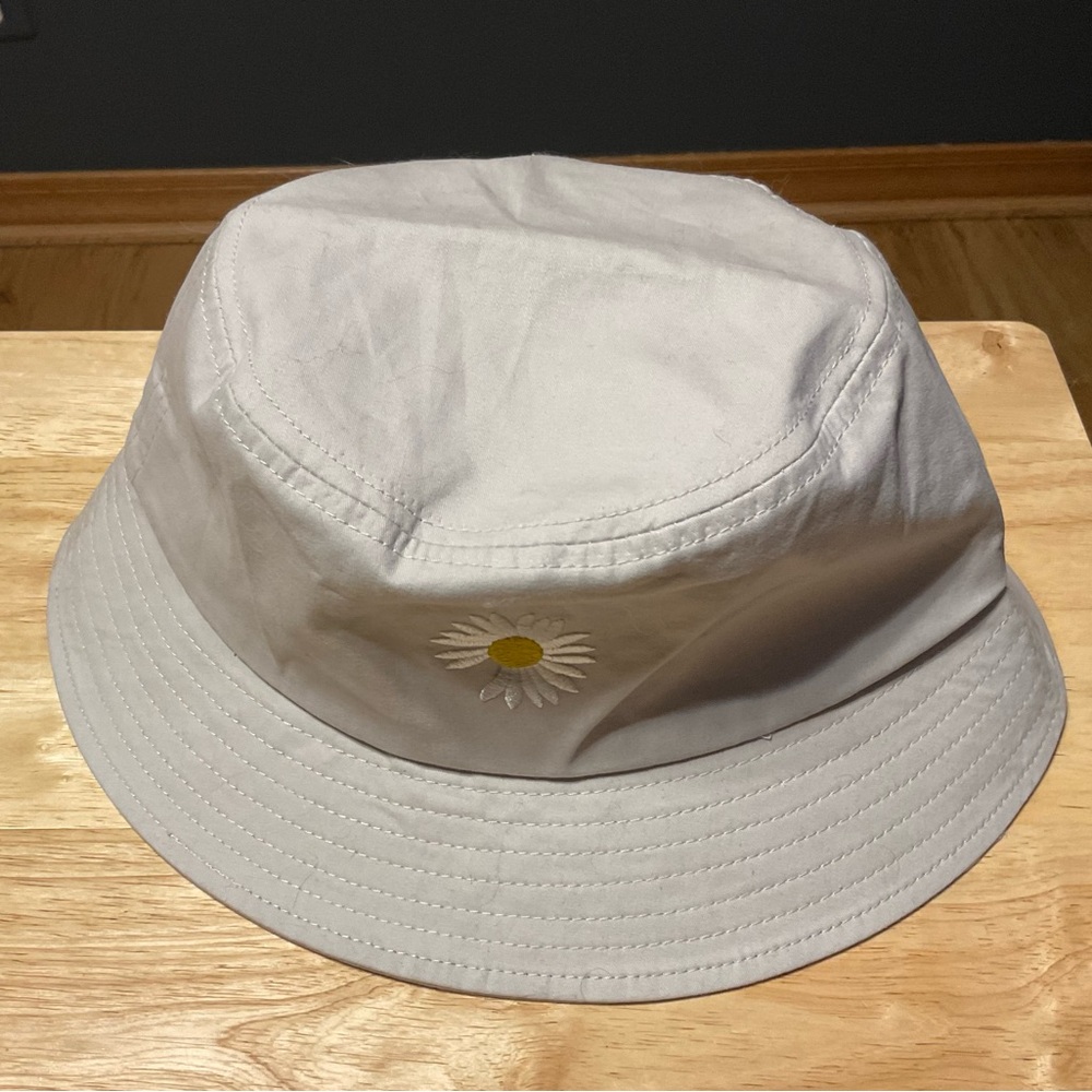 Girls Tan Bucket Hat with Daisy Flower Embroidery.